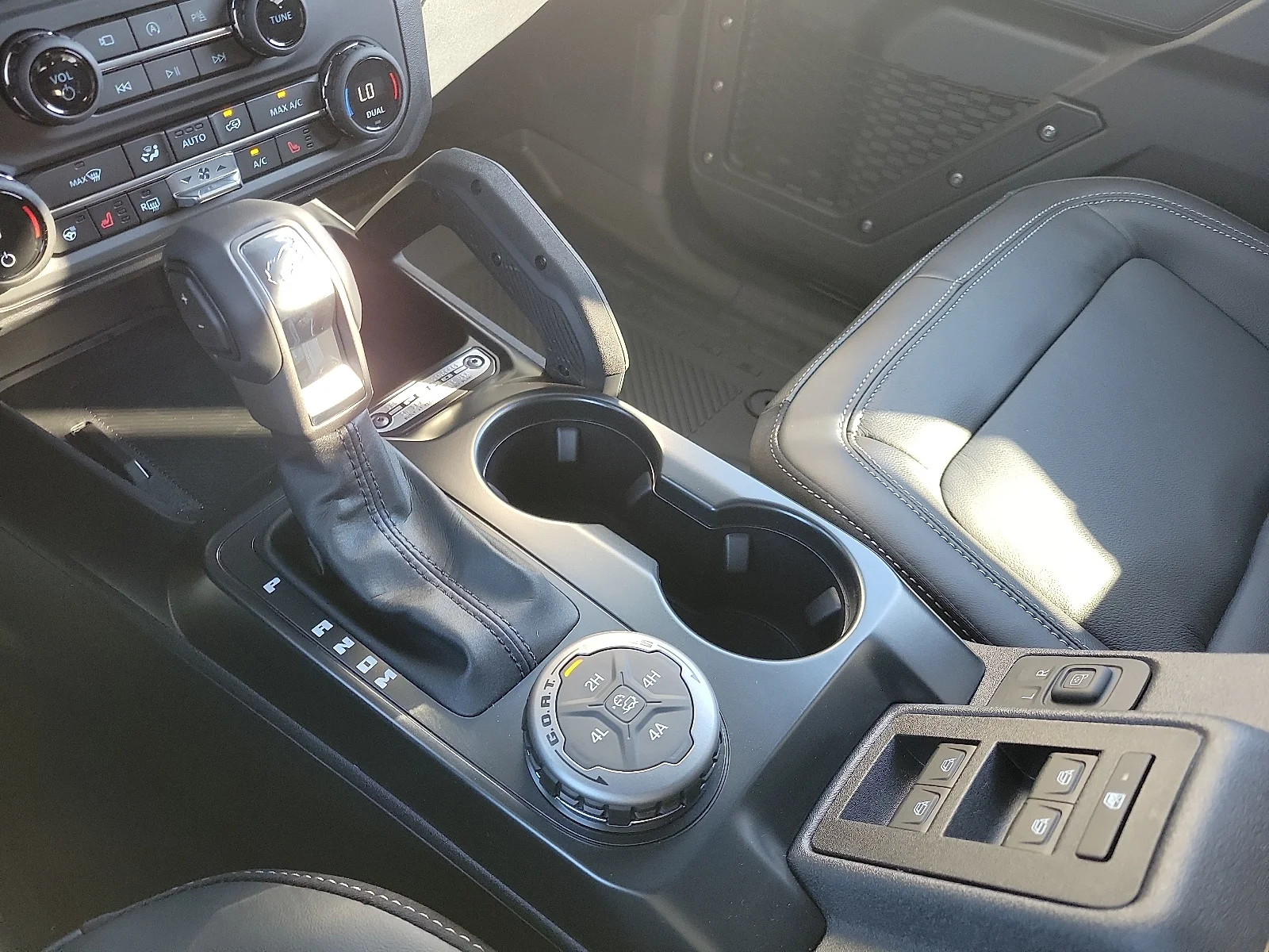 New 2025 Shadow Black Ford Outer Banks&reg; image 17