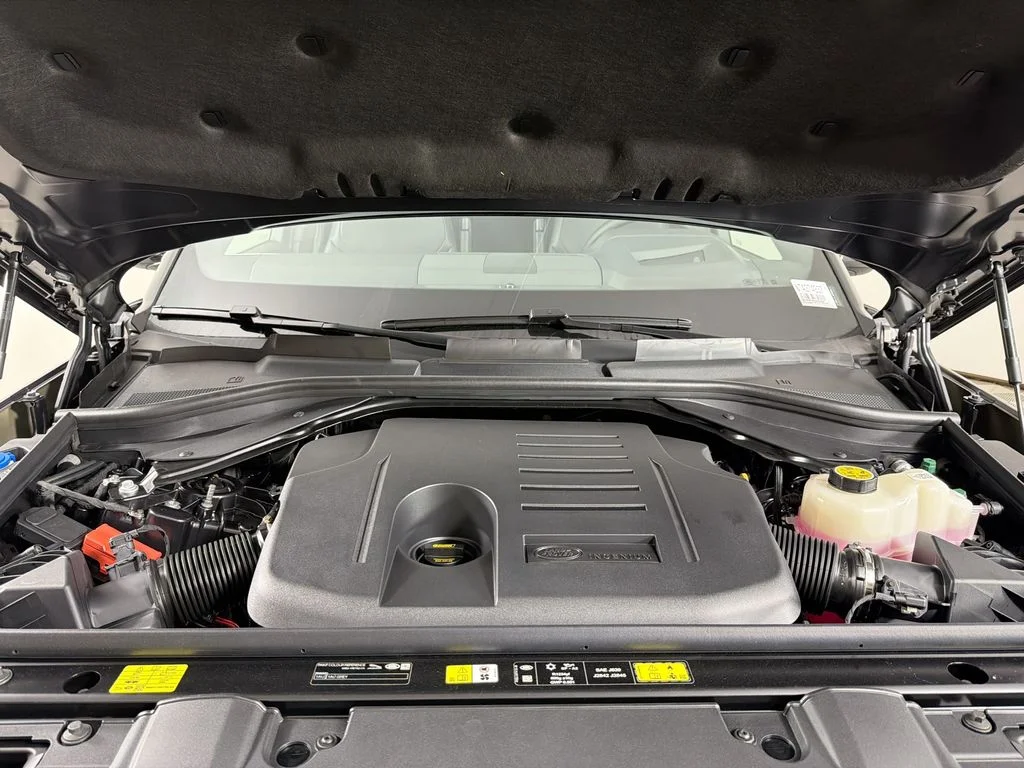 New 2026 Carpathian Grey Land Rover SE image 32