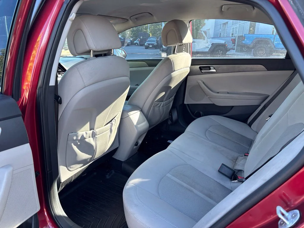 Used 2016 Red Hyundai SE image 7