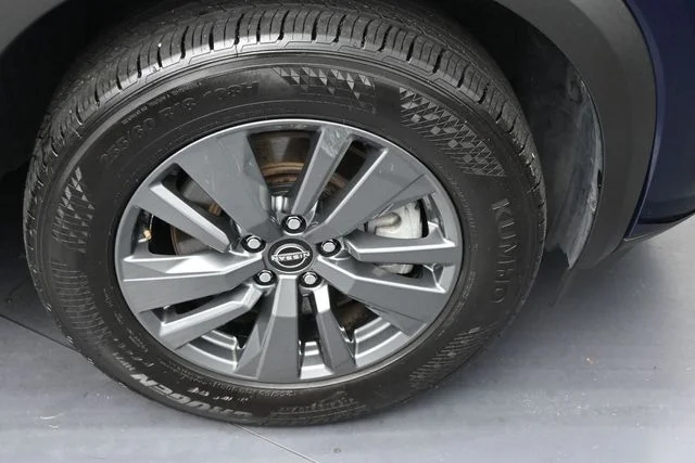 Used 2025 Blue Nissan SV image 9