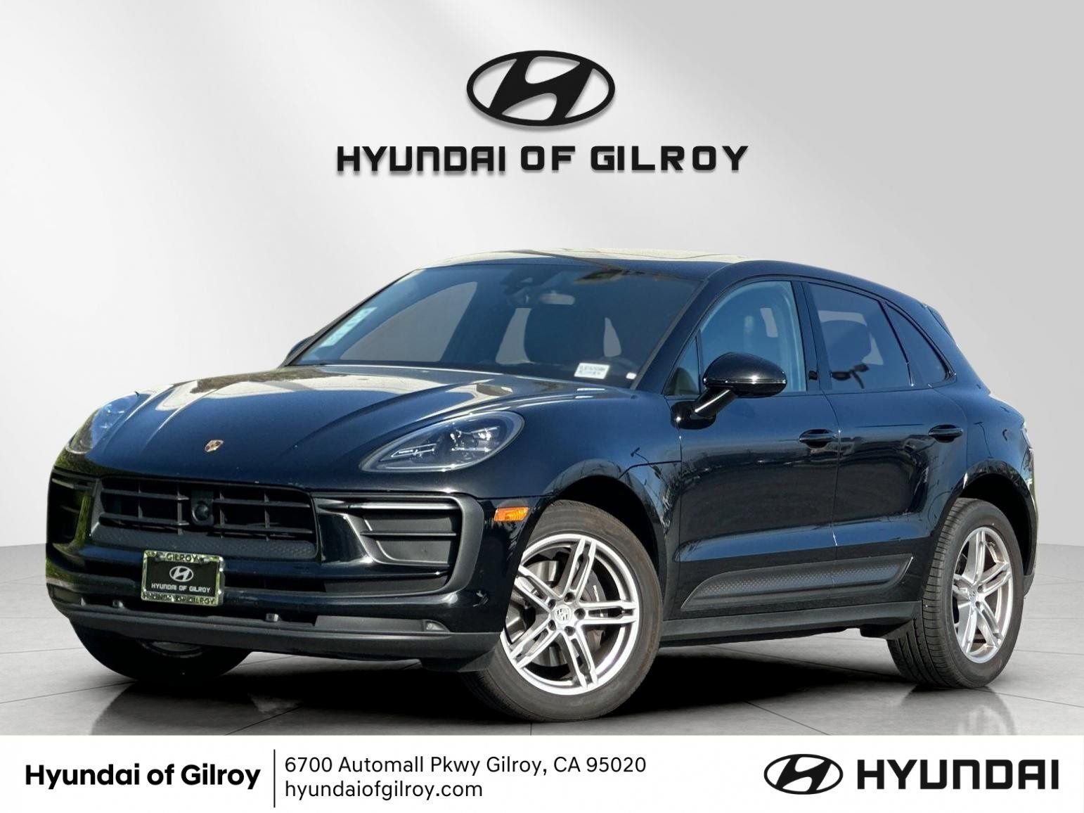2024 Porsche Macan -'s photo