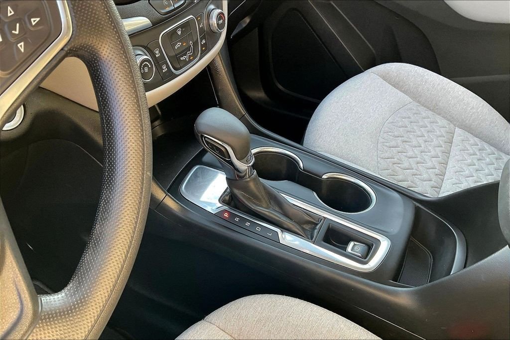 Used 2022 White Chevrolet LS image 22