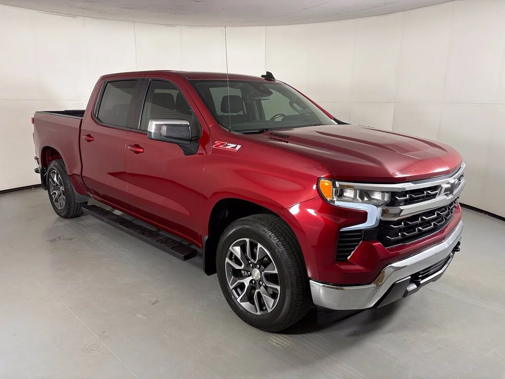 Used 2022 Red Chevrolet LT image 2