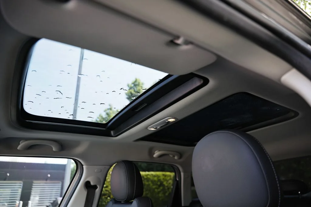 Used 2023 Rooftop Gray Metallic MINI Signature image 18
