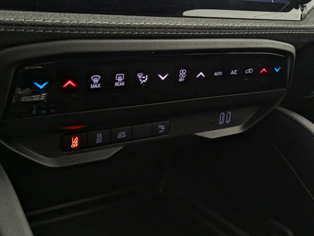 New 2026 Black Jeep Laredo - - 4x4 - Pkg 23F - Mopar Protect Pkg - Compact Spare - 1.6L Turbo Hybrid & More! image 20