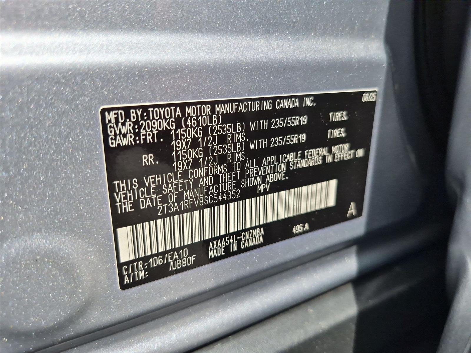 Used 2025 Silver Sky Metallic Toyota XLE Premium image 39