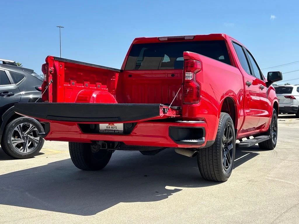 Used 2023 Red Chevrolet Custom image 5