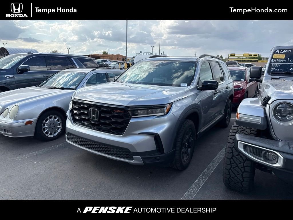 Used 2025 Lunar Silver Metallic Honda TrailSport image 1