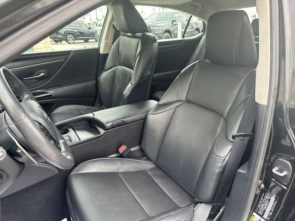 Used 2023 Black Lexus 250 image 13