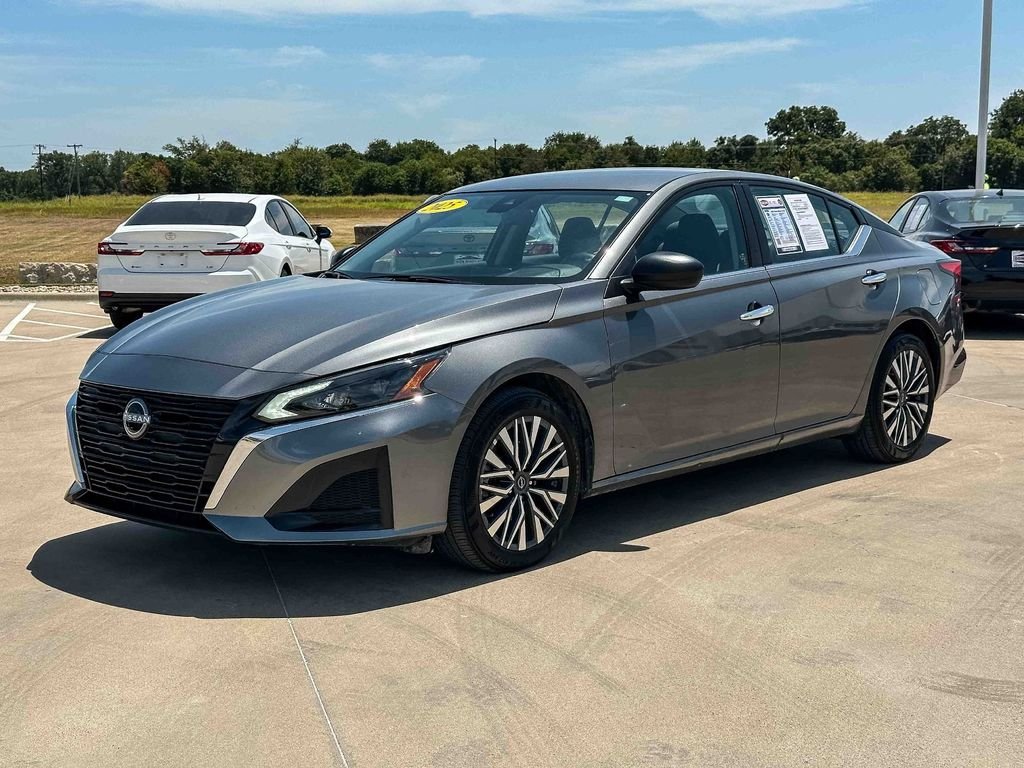 2025 Nissan Altima SV - Photo 7