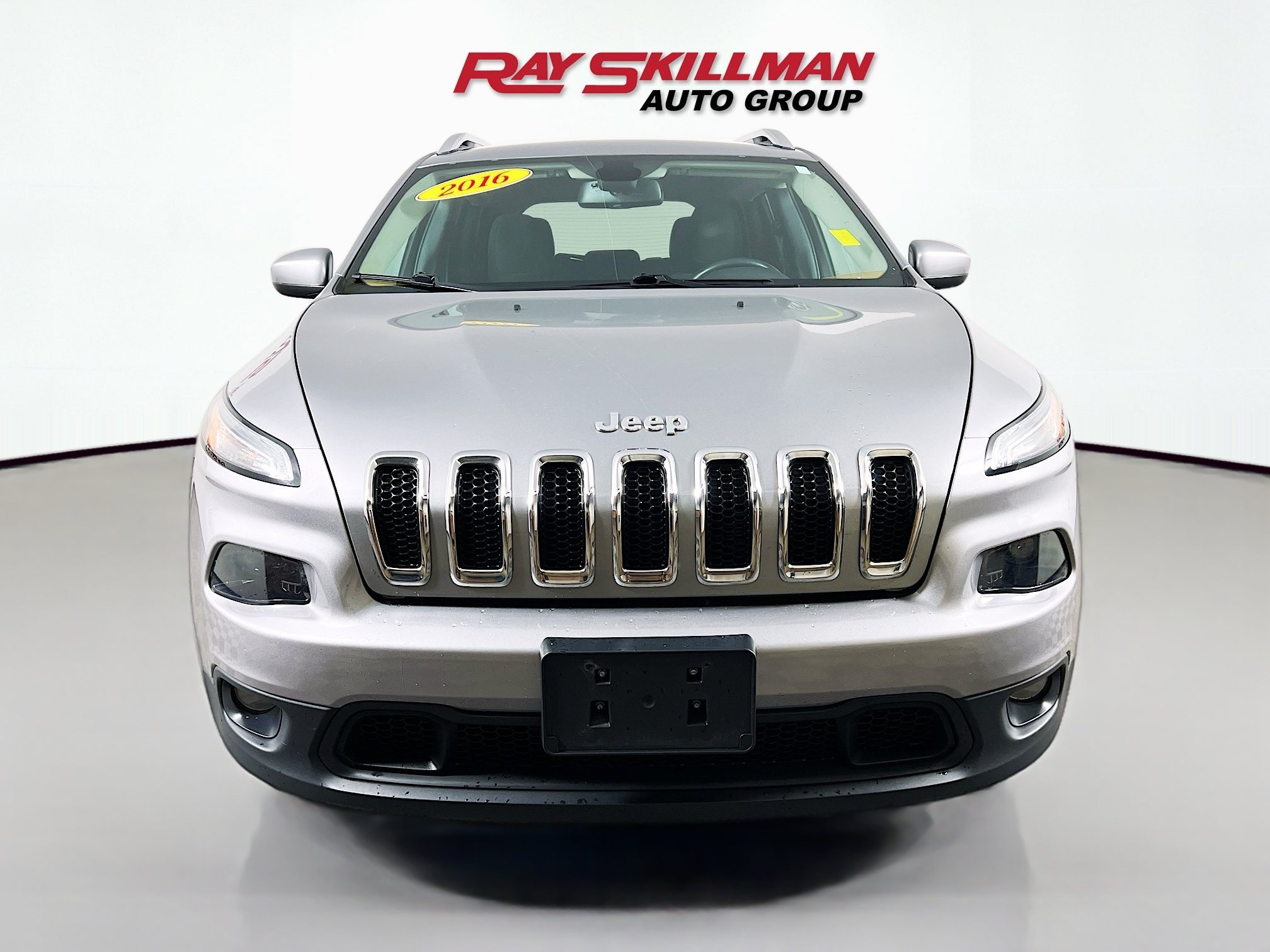 Used 2016 Billet Silver Metallic Clearcoat Jeep LATITUDE image 2