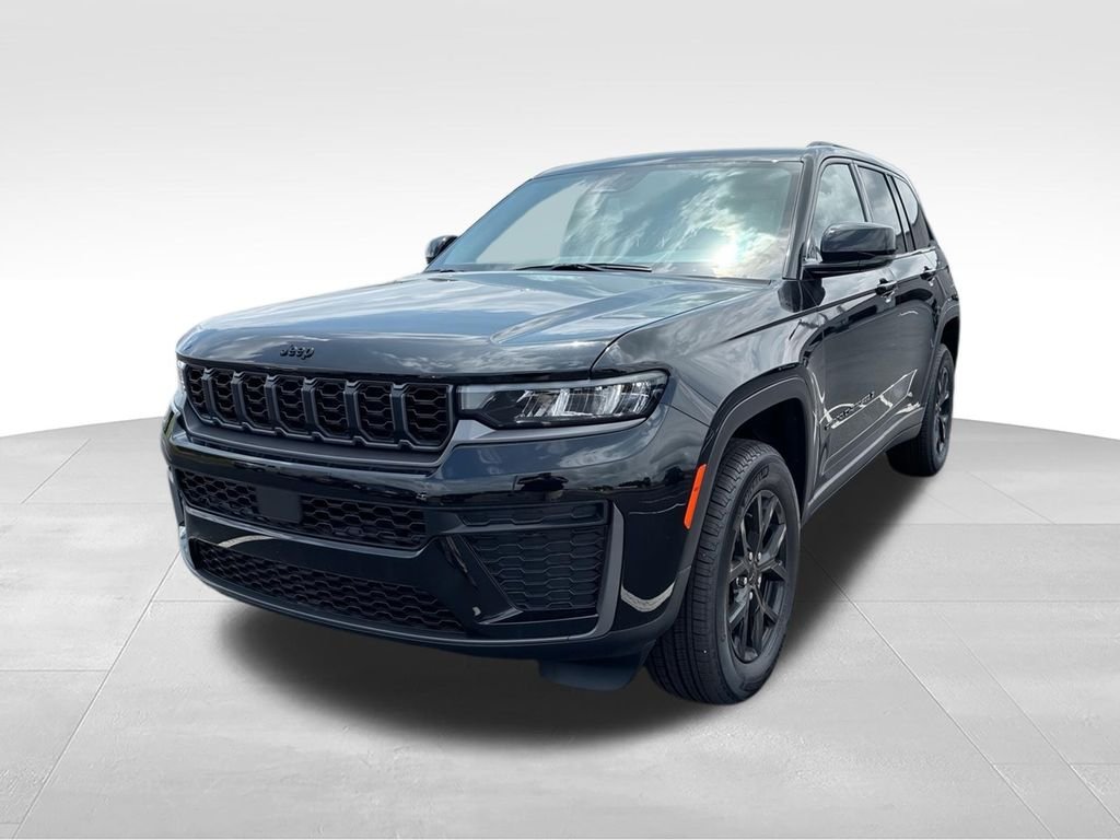 New 2026 Diamond Black Crystal Pearlcoat Jeep Altitude image 5