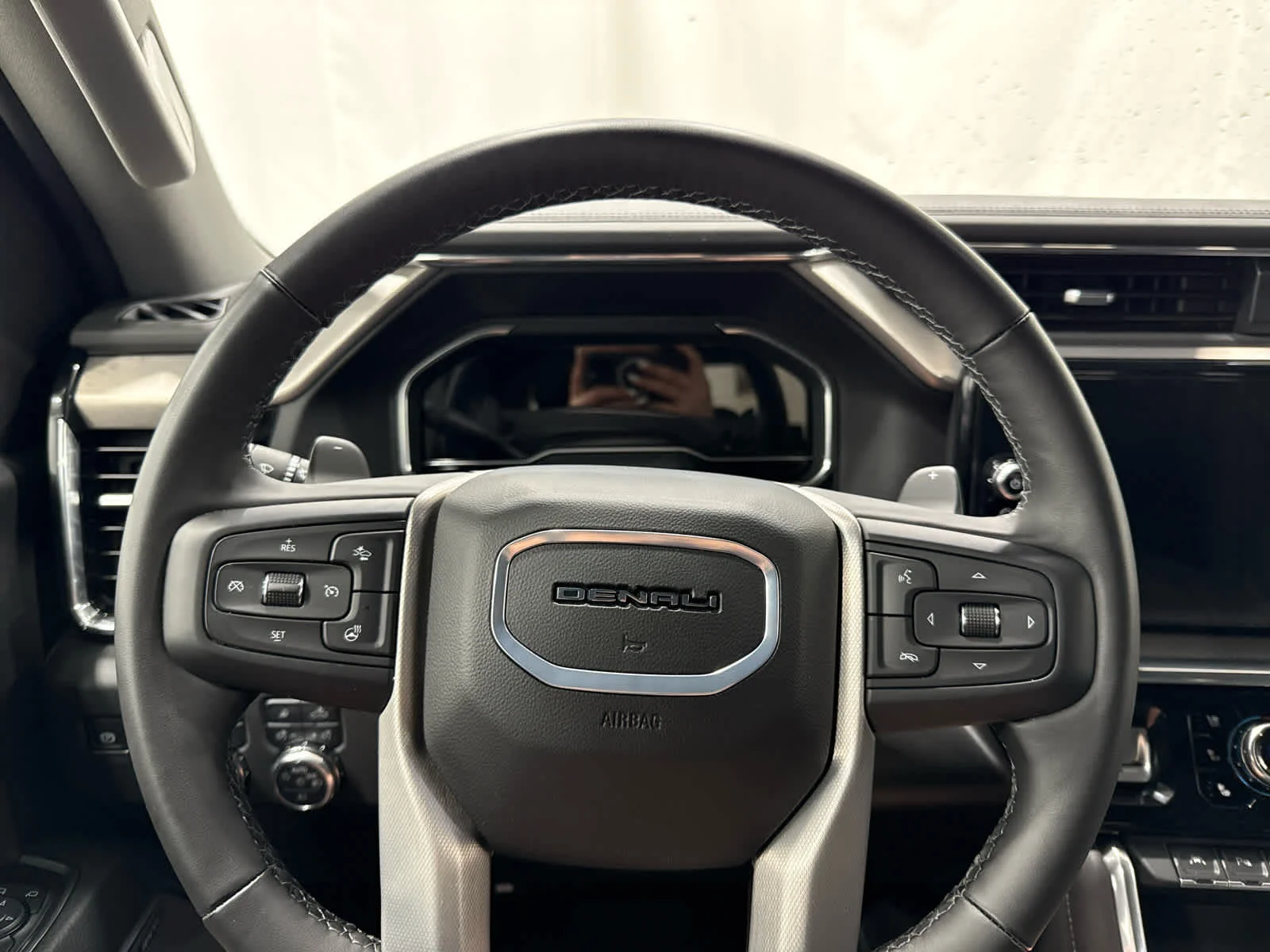 Used 2025 Onyx Black GMC Denali image 21