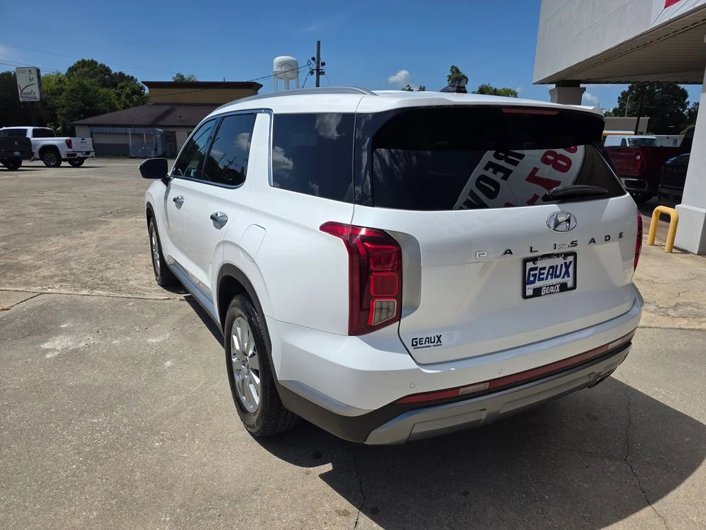 Used 2025 White Hyundai SEL image 3