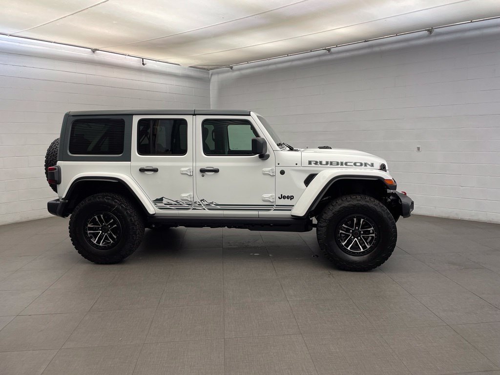 New 2026 Bright White Clear-Coat Exterior Paint Jeep Rubicon image 2