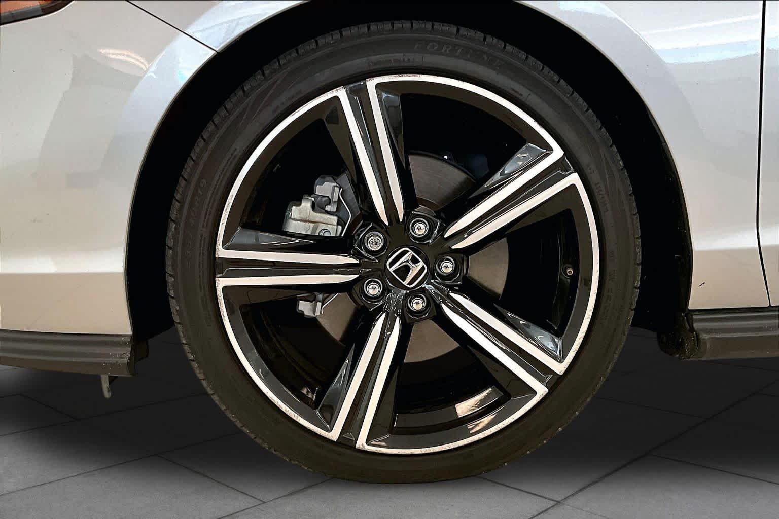 Used 2023 Lunar Silver Metallic Honda Sport image 10