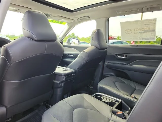 New 2026 Wind Chill Pearl Toyota Platinum image 14