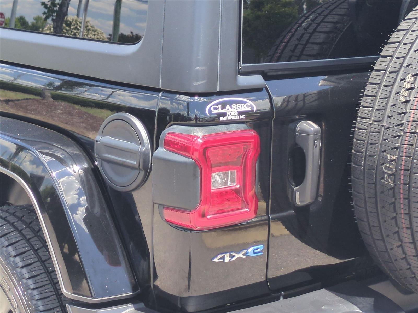 Used 2022 Black Clearcoat Jeep Unlimited Sahara image 12