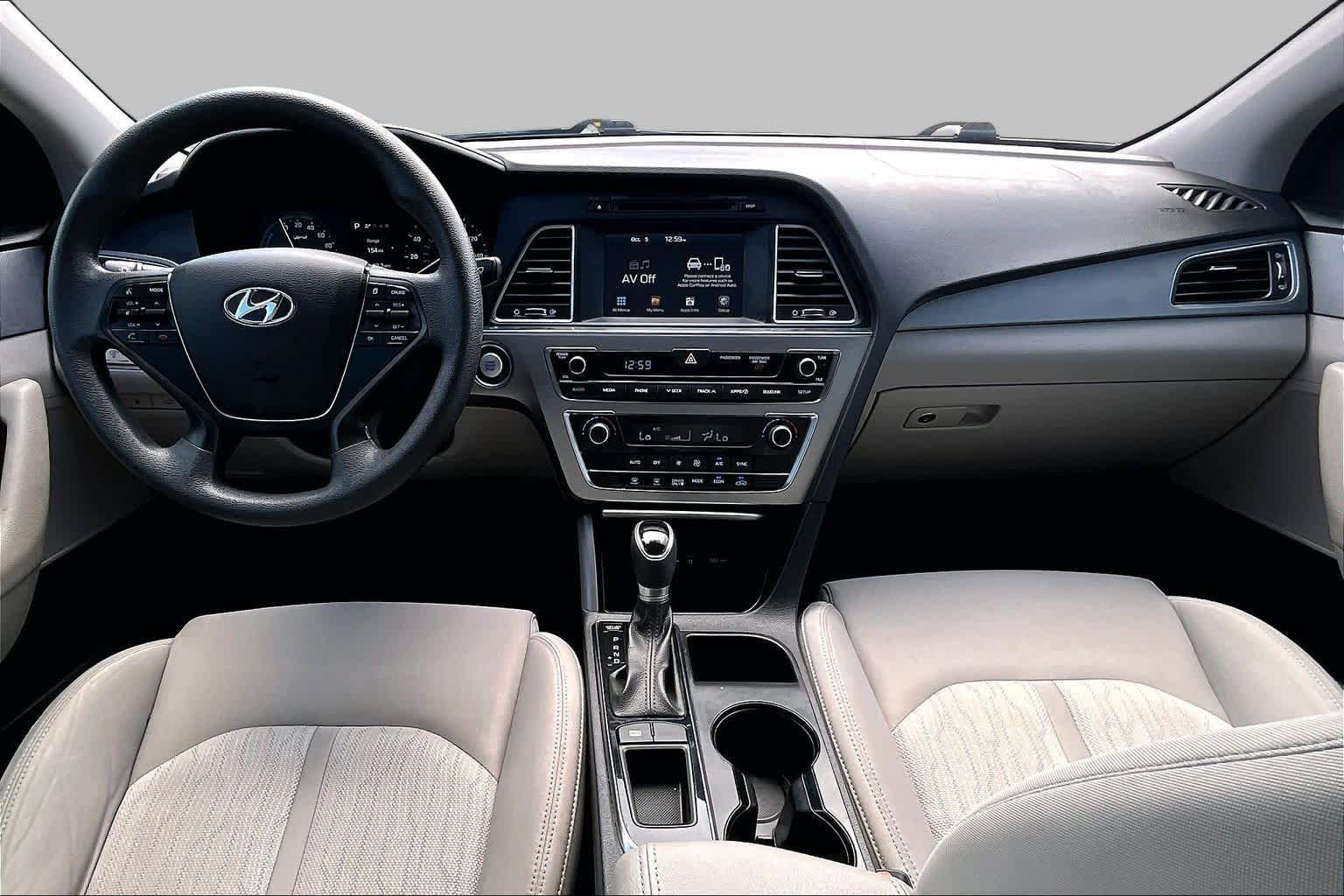 Used 2017 Metropolis Gray Hyundai SE image 14