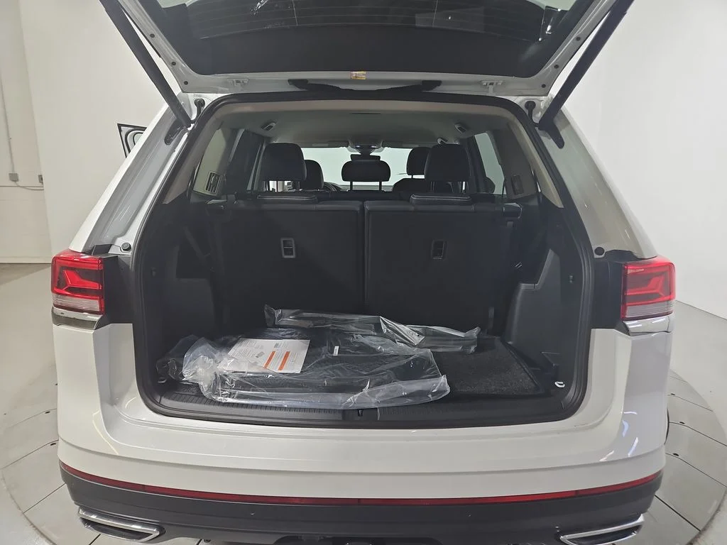 New 2026 White/off-white Volkswagen SE w/Technology image 21