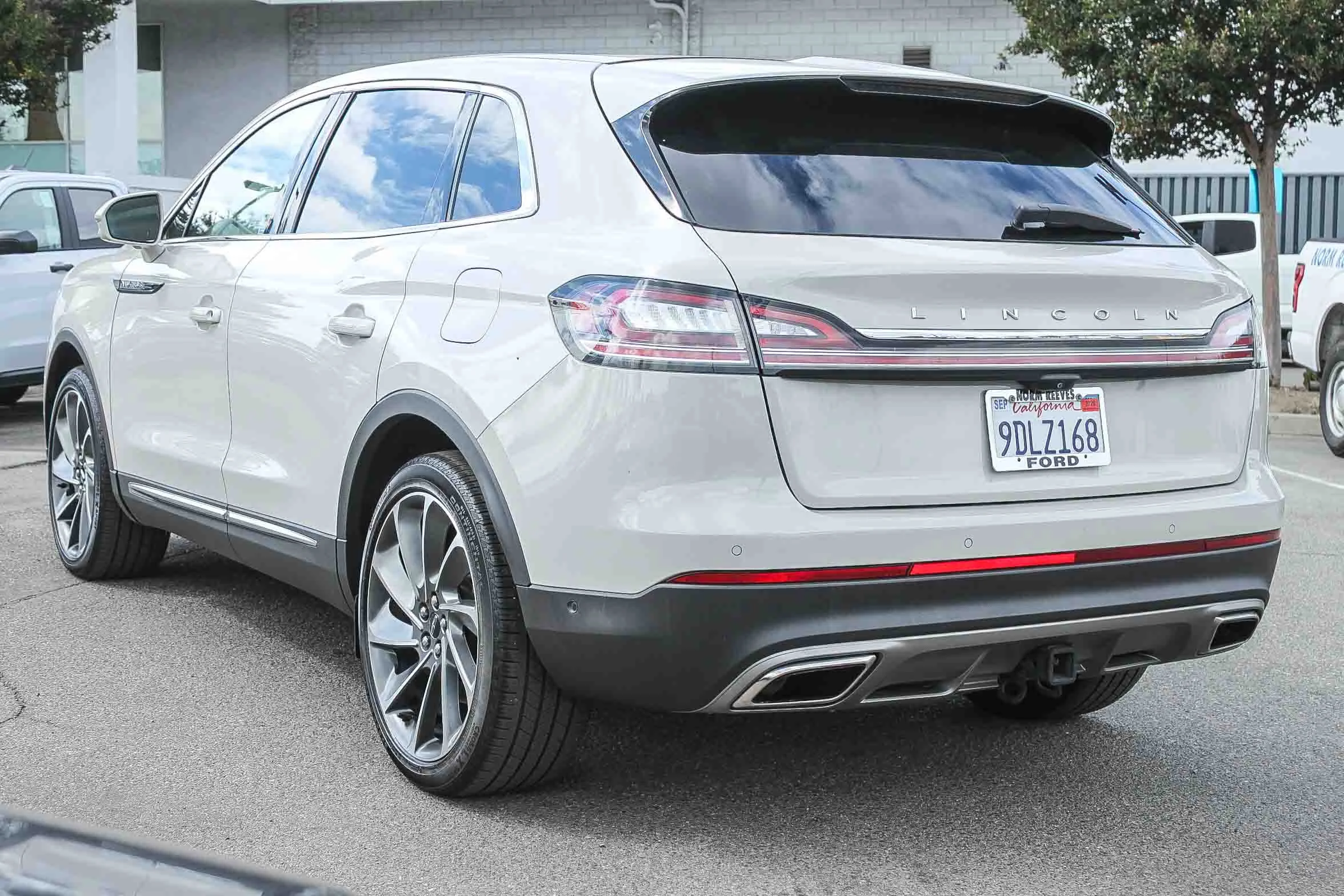 Certified Used 2022 Pearl Metallic Lincoln Reserve image 9