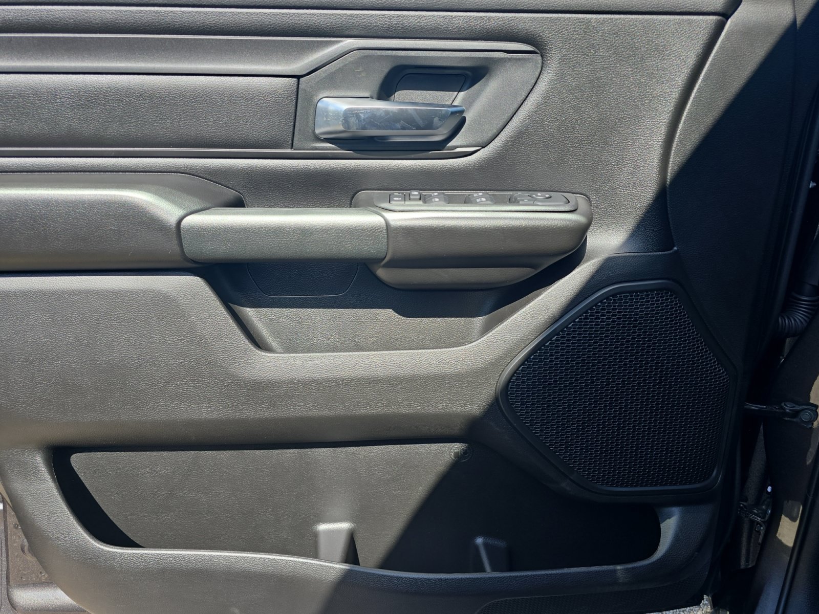 New 2026 Granite Crystal Metallic Clearcoat RAM Express image 24