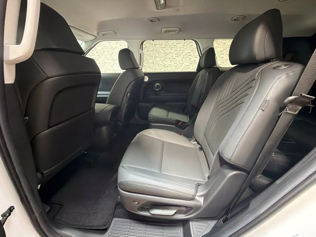 New 2027 Creamy White Pearl Hyundai SEL image 17