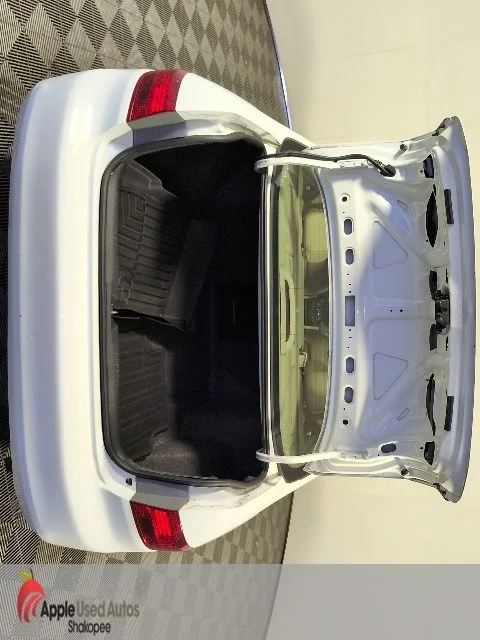 Used 2005 White Honda EX-L image 7