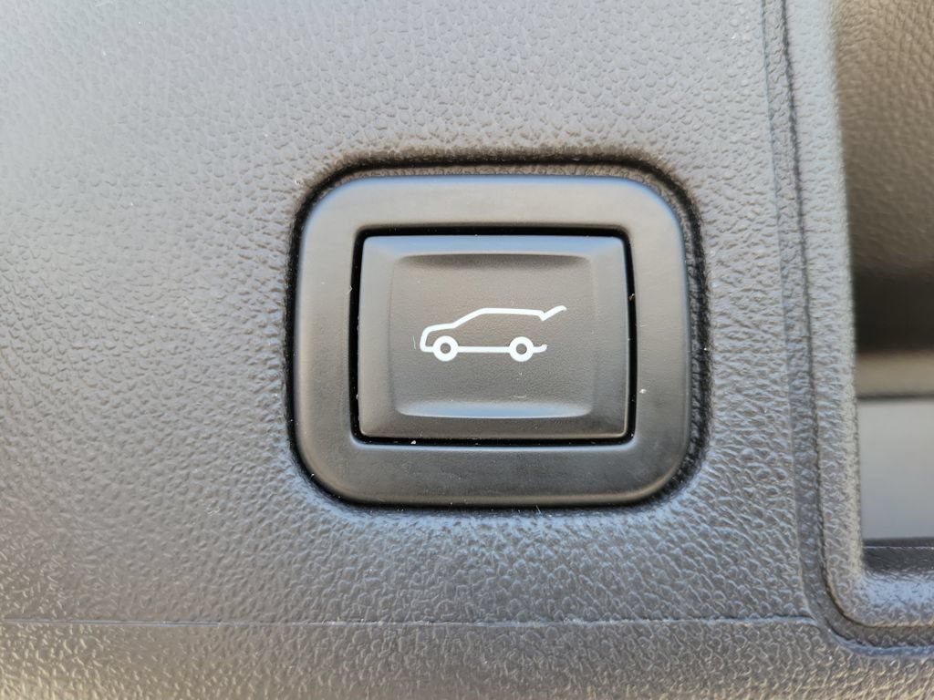 Used 2023 Summit White GMC SLE image 10