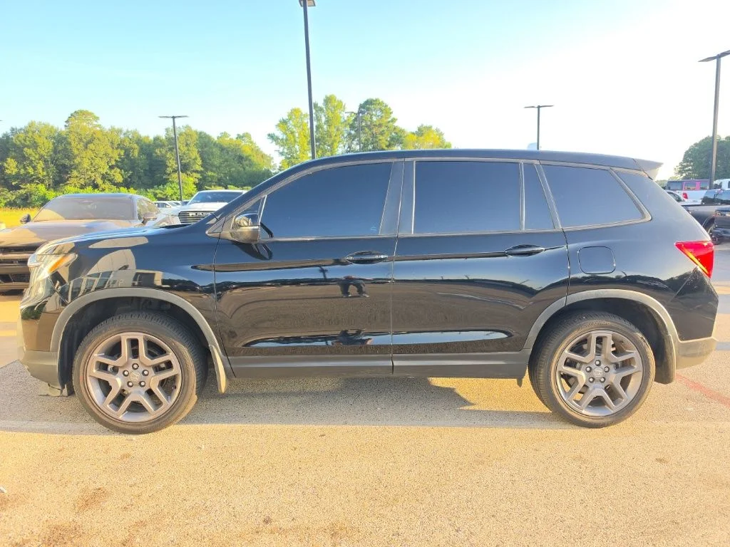 Used 2023 Black Honda EX-L image 3