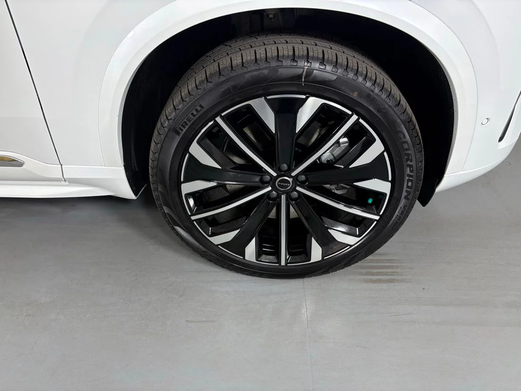 New 2026 White Volvo T8 Plus image 10