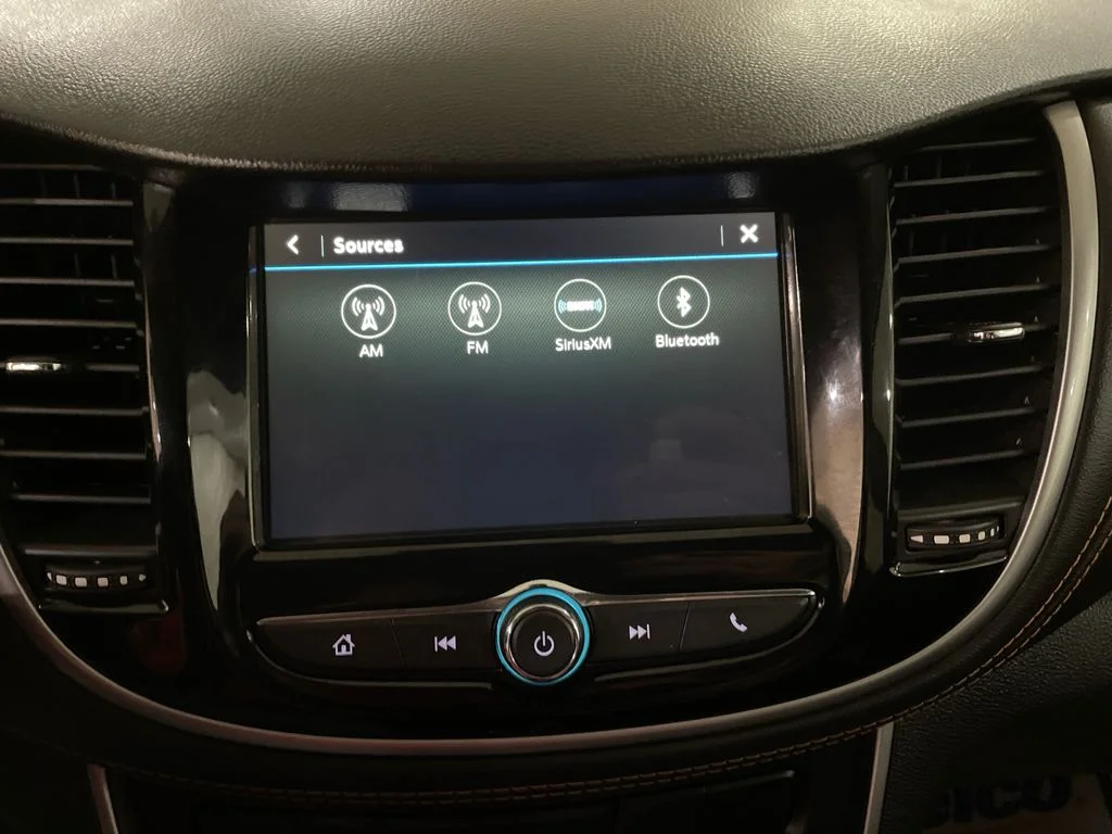 Used 2019 Summit White Chevrolet LT image 17