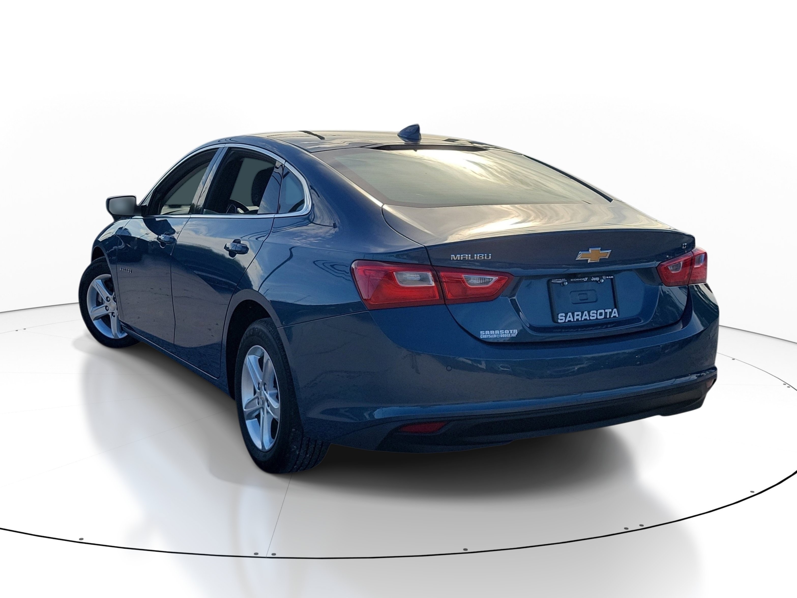 Used 2024 Lakeshore Blue Metallic Chevrolet LT image 4