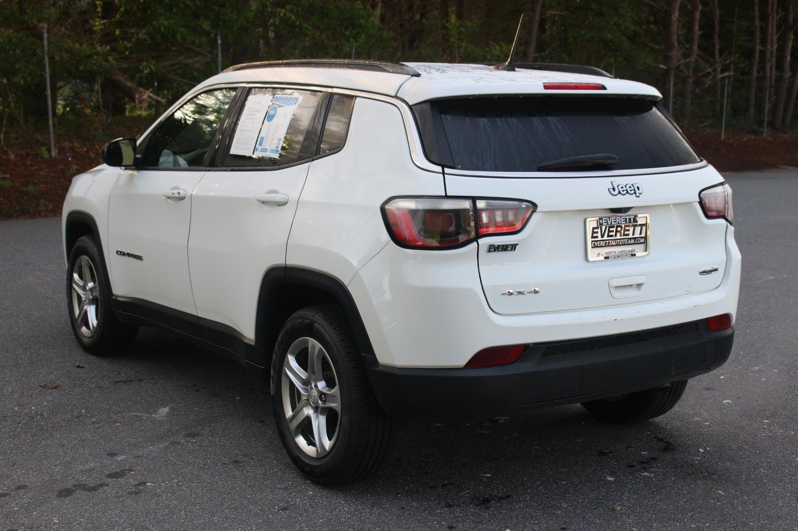 Used 2024 White Jeep Latitude image 5