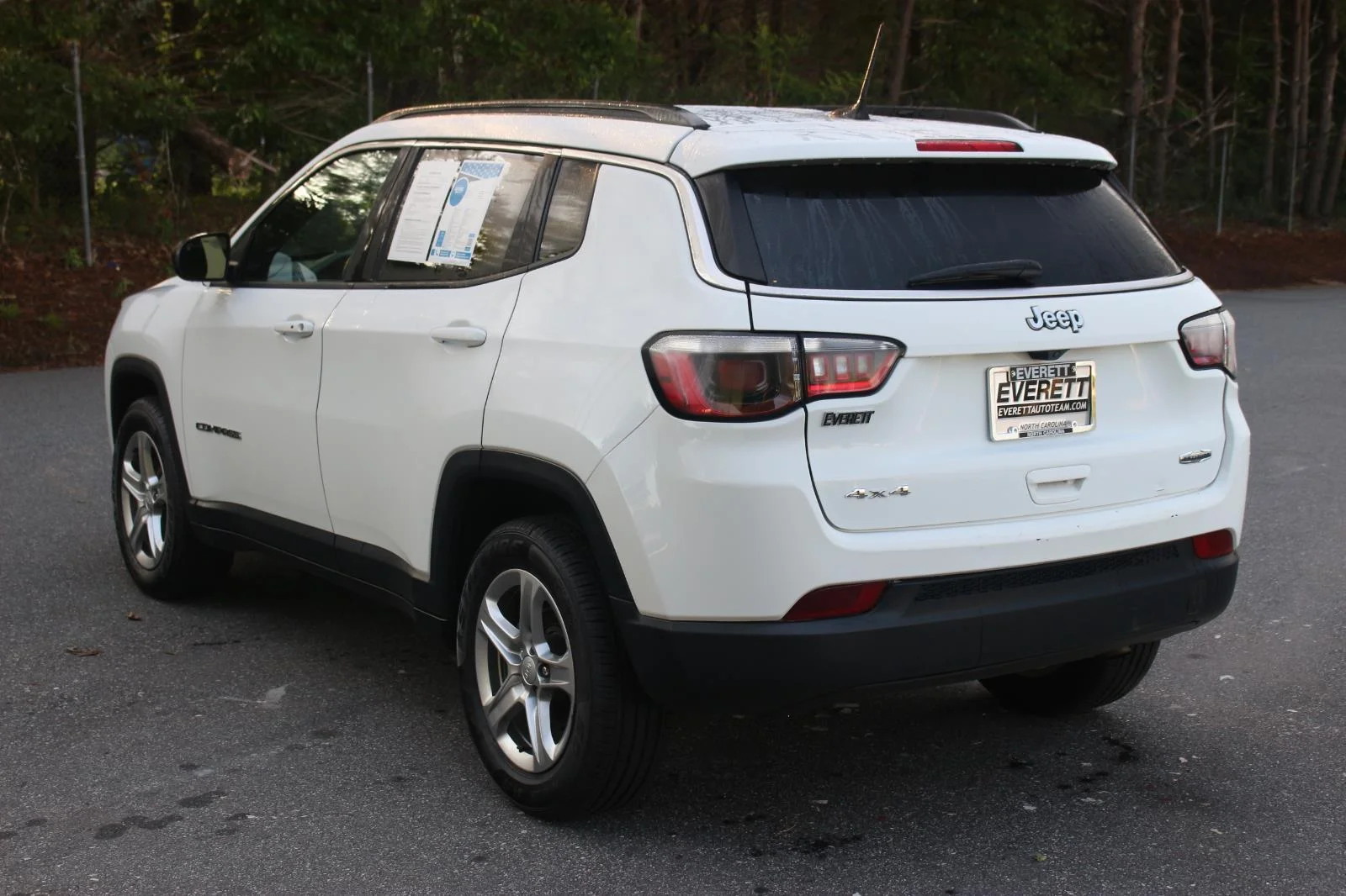 Used 2024 White Jeep Latitude image 5