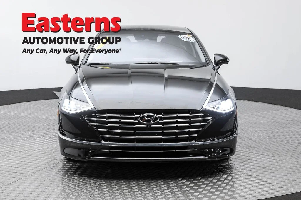 Used 2020 Black Hyundai Limited image 2