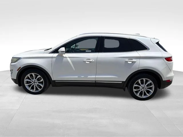 Used 2015 White Lincoln Base image 4