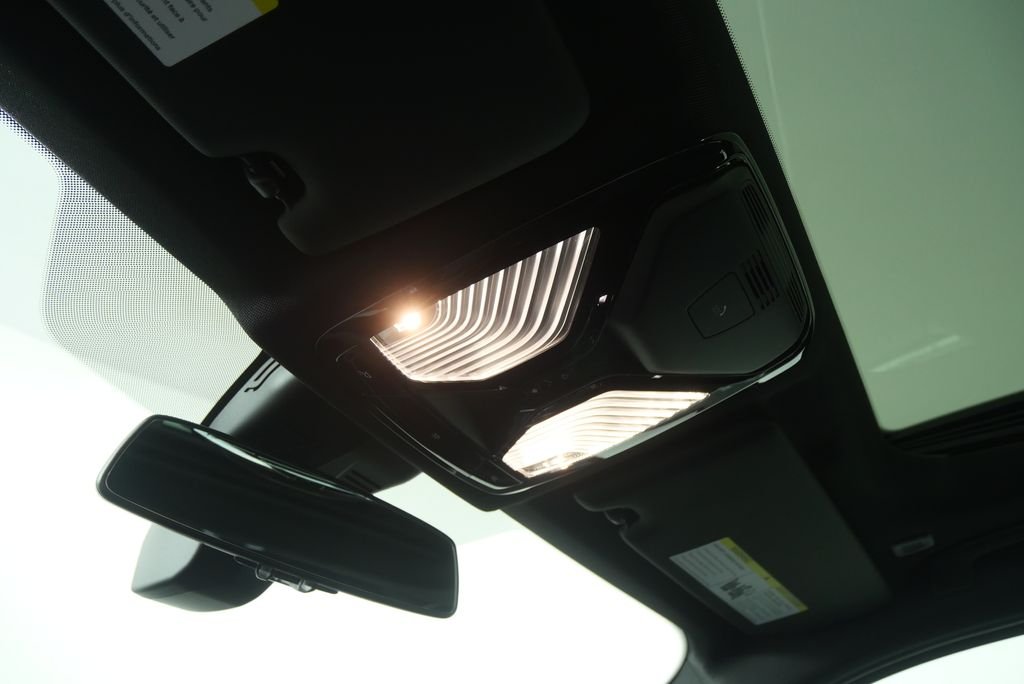 2026 BMW 3 Series 330i - Photo 20
