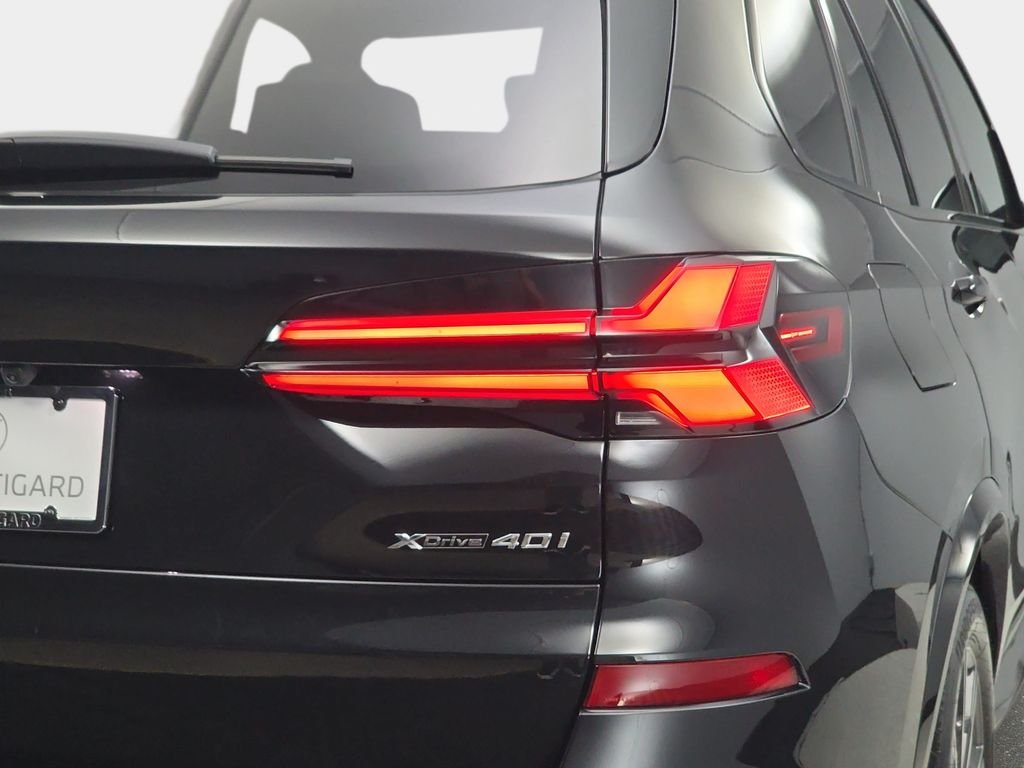New 2026 Black Sapphire Metallic BMW xDrive40i image 33