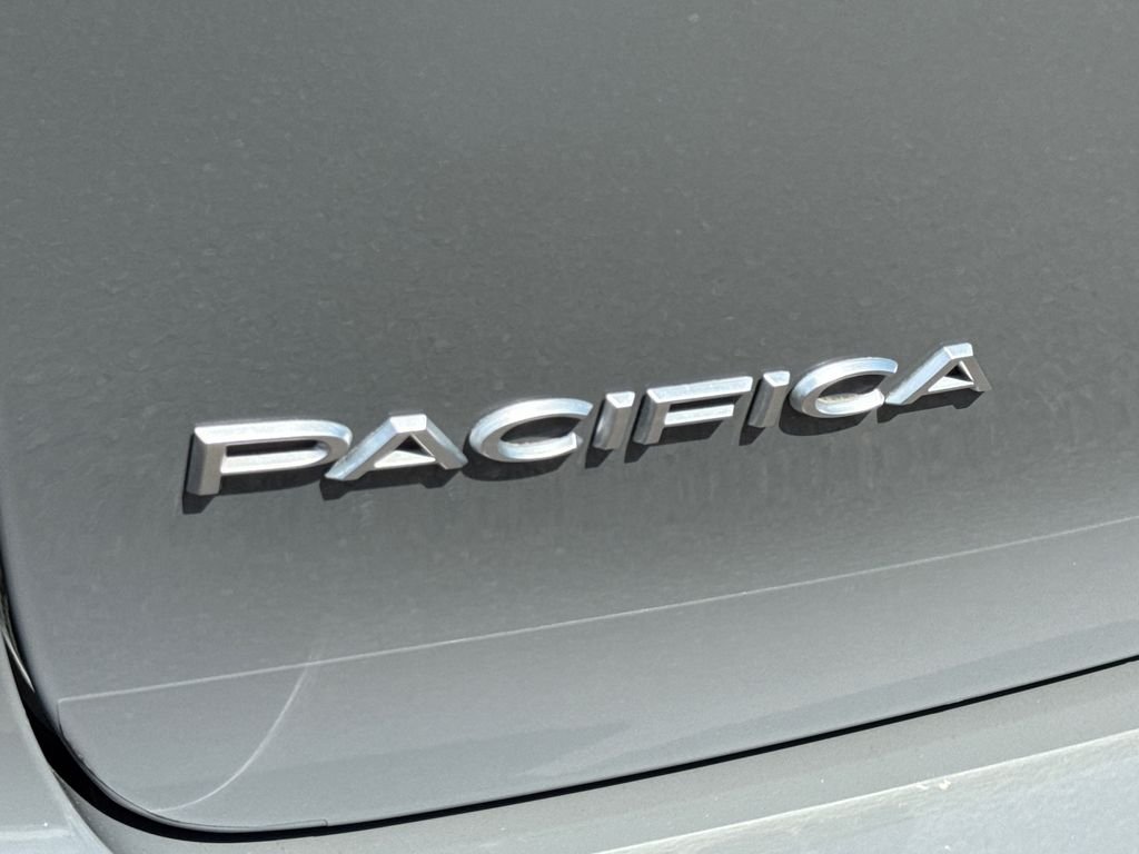 Used 2023 White Chrysler Pinnacle image 13