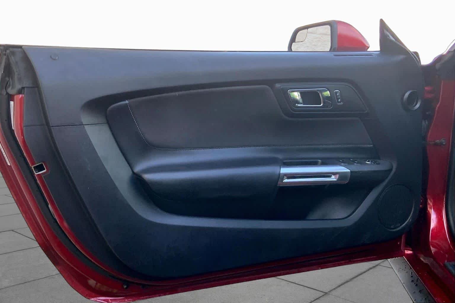 Used 2015 Ruby Red Metallic Tinted Clearcoat Ford V6 image 17