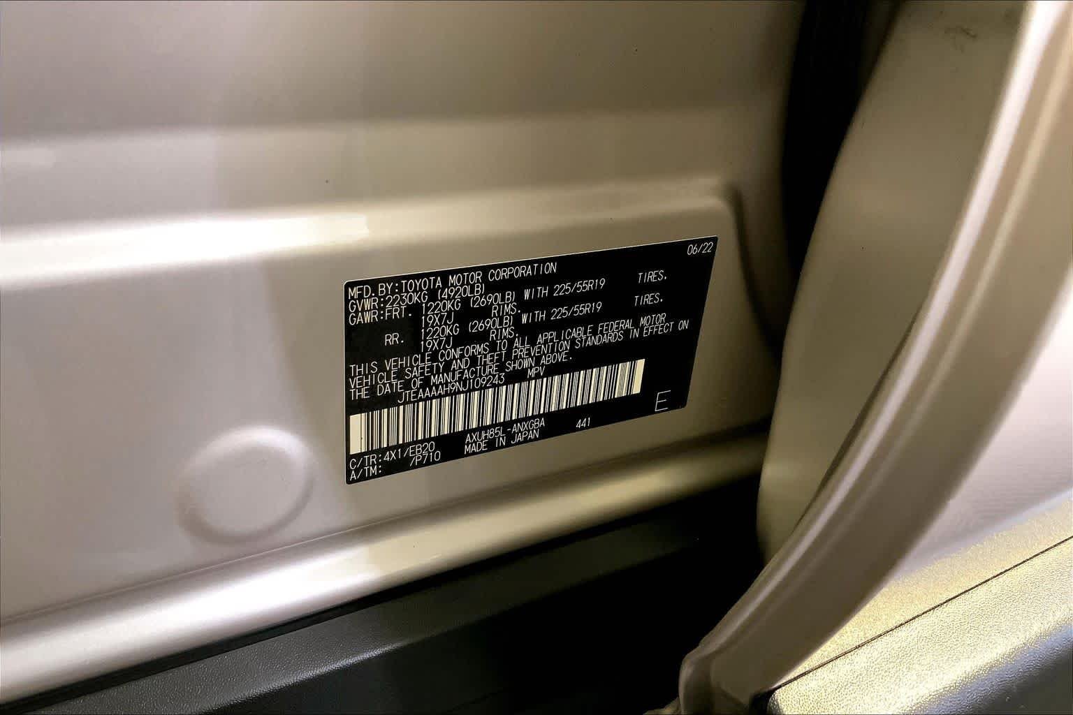 Used 2022 Titanium Glow Toyota XLE image 34