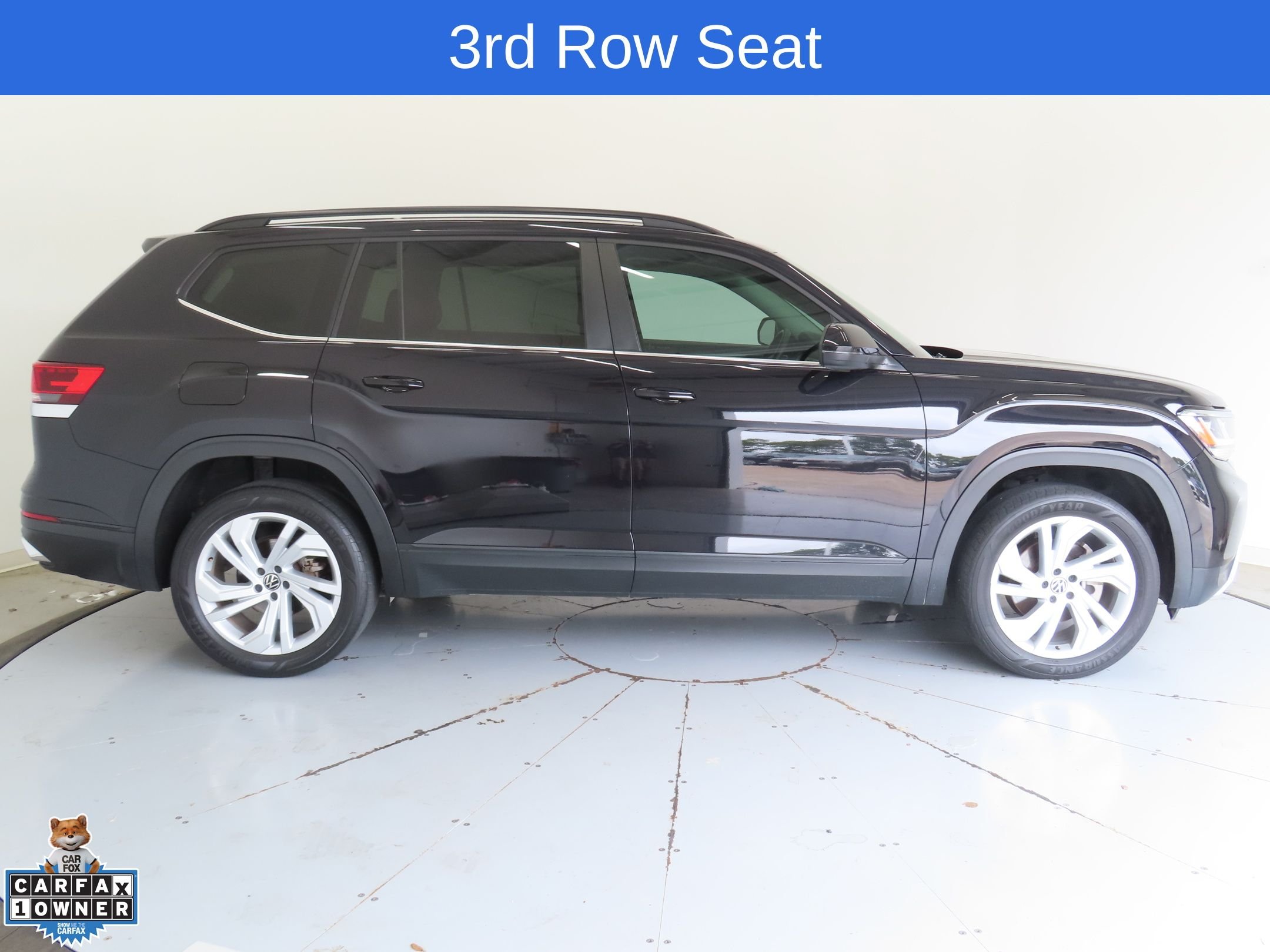 Used 2022 Black Volkswagen 2.0T SE w/Technology image 2