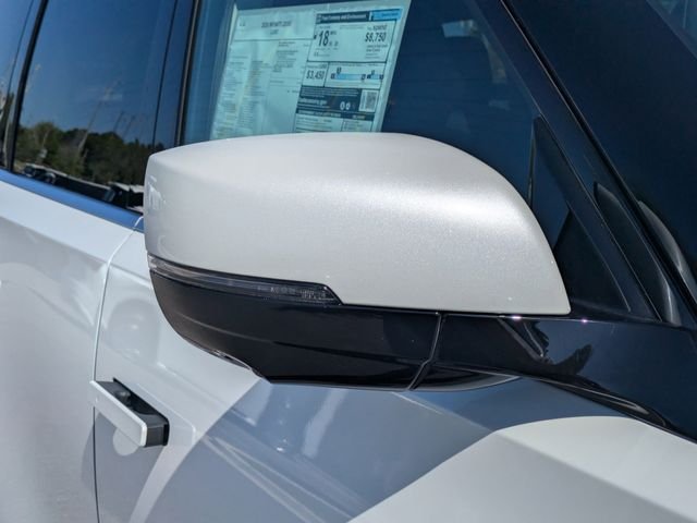 New 2026 RADIANT WHITE INFINITI Luxe 2WD image 10