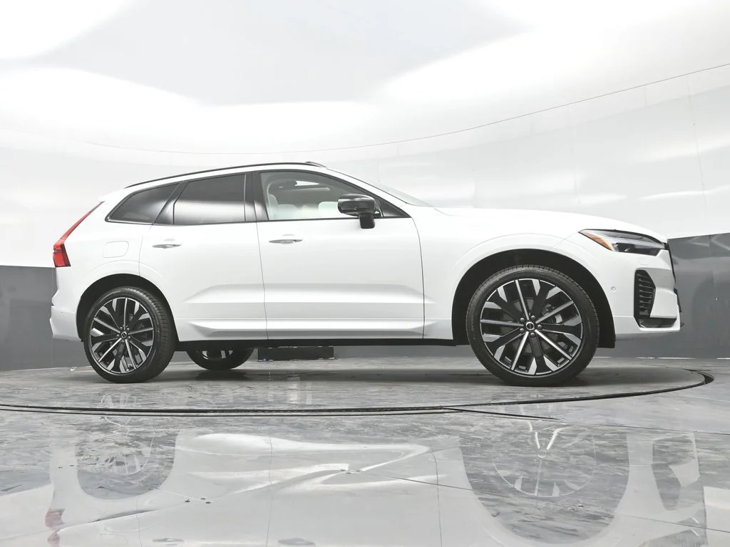 Used 2026 Crystal White Volvo Ultra image 30