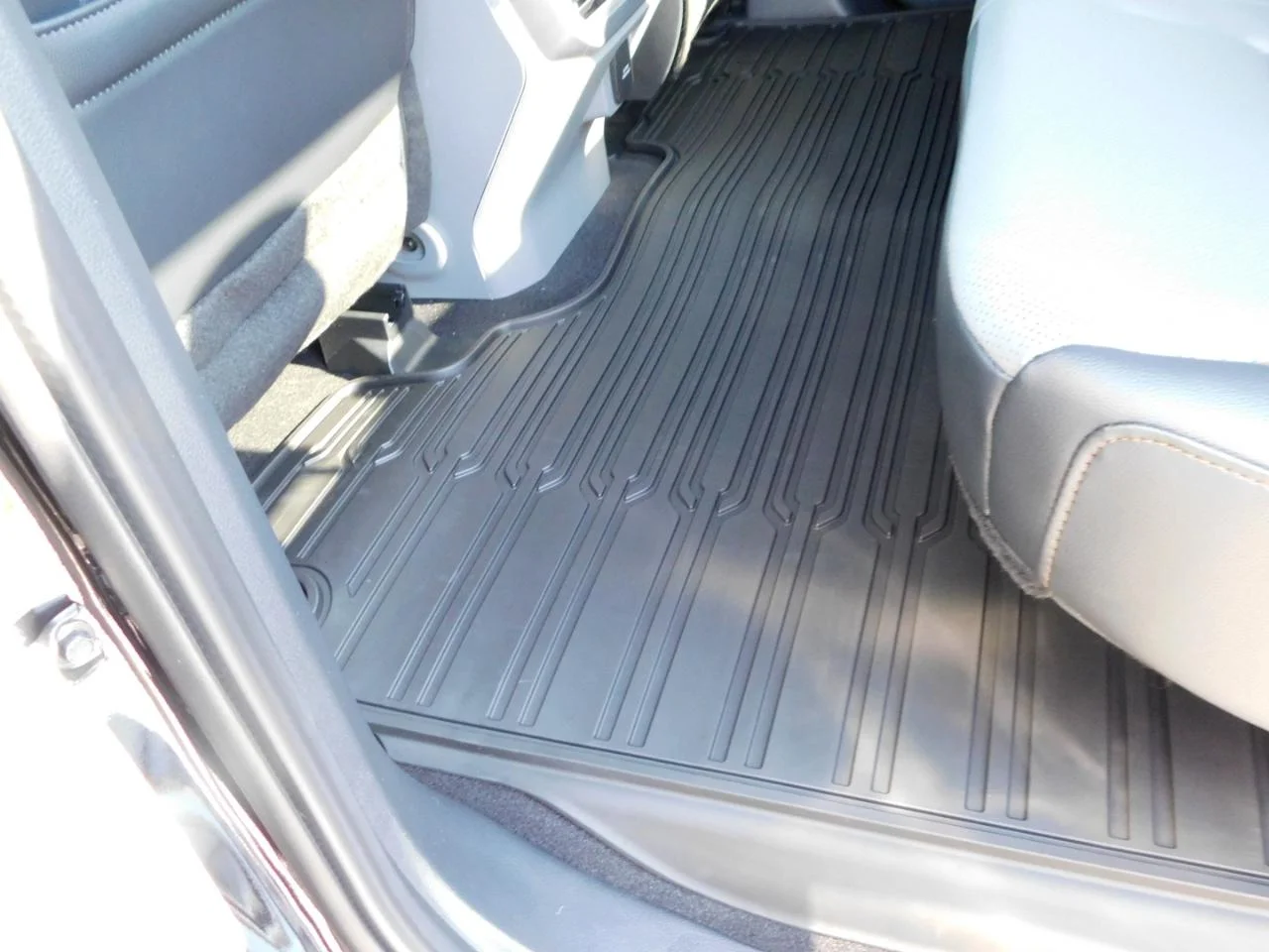 New 2026 Agate Black Metallic Ford Lariat® image 28