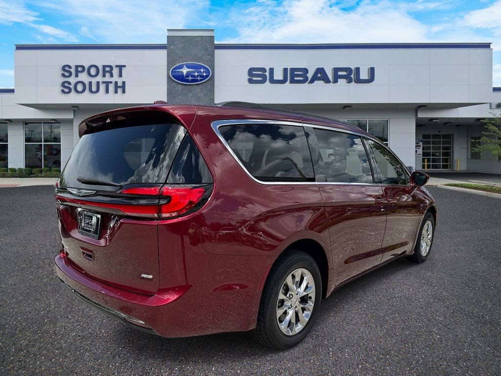 Used 2022 Red Chrysler Touring L image 3