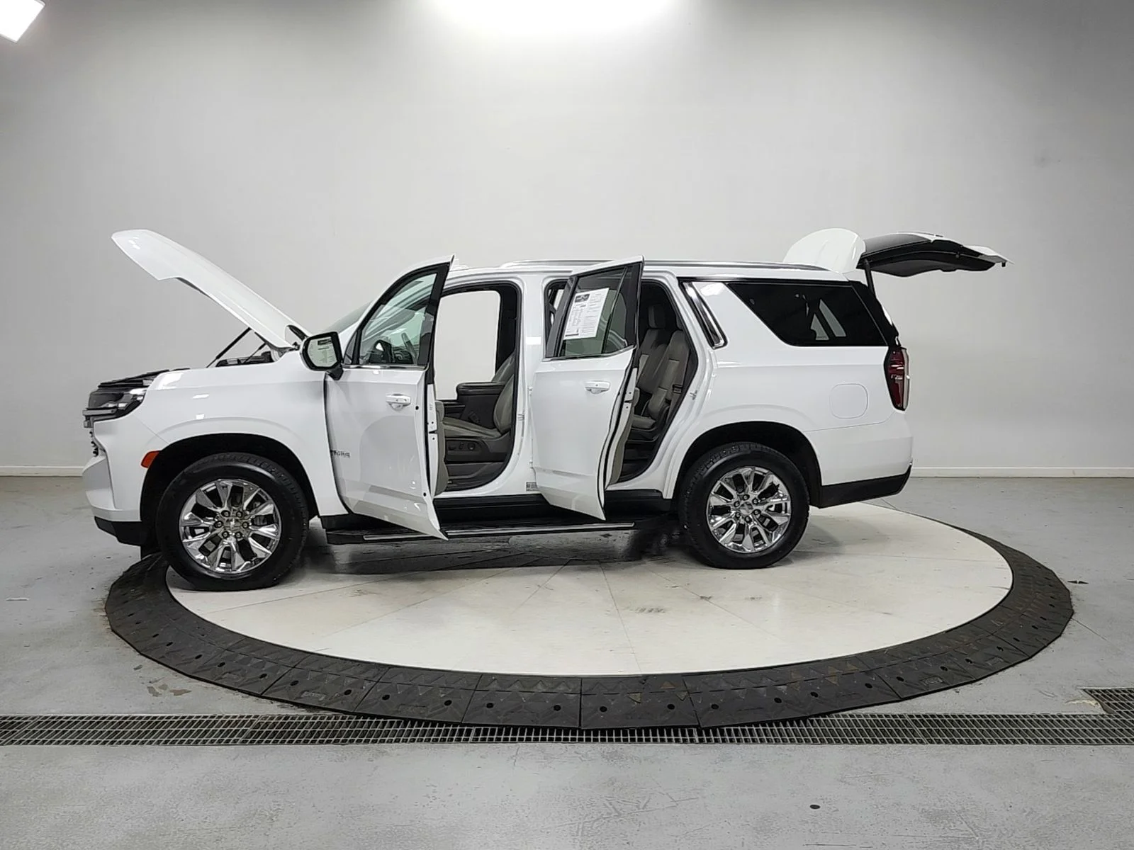 Used 2021 White Chevrolet LT image 13