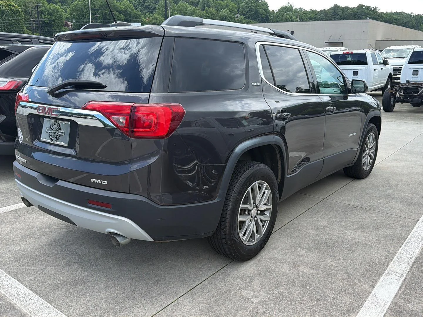 Used 2018 Iridium Metallic GMC SLE image 4