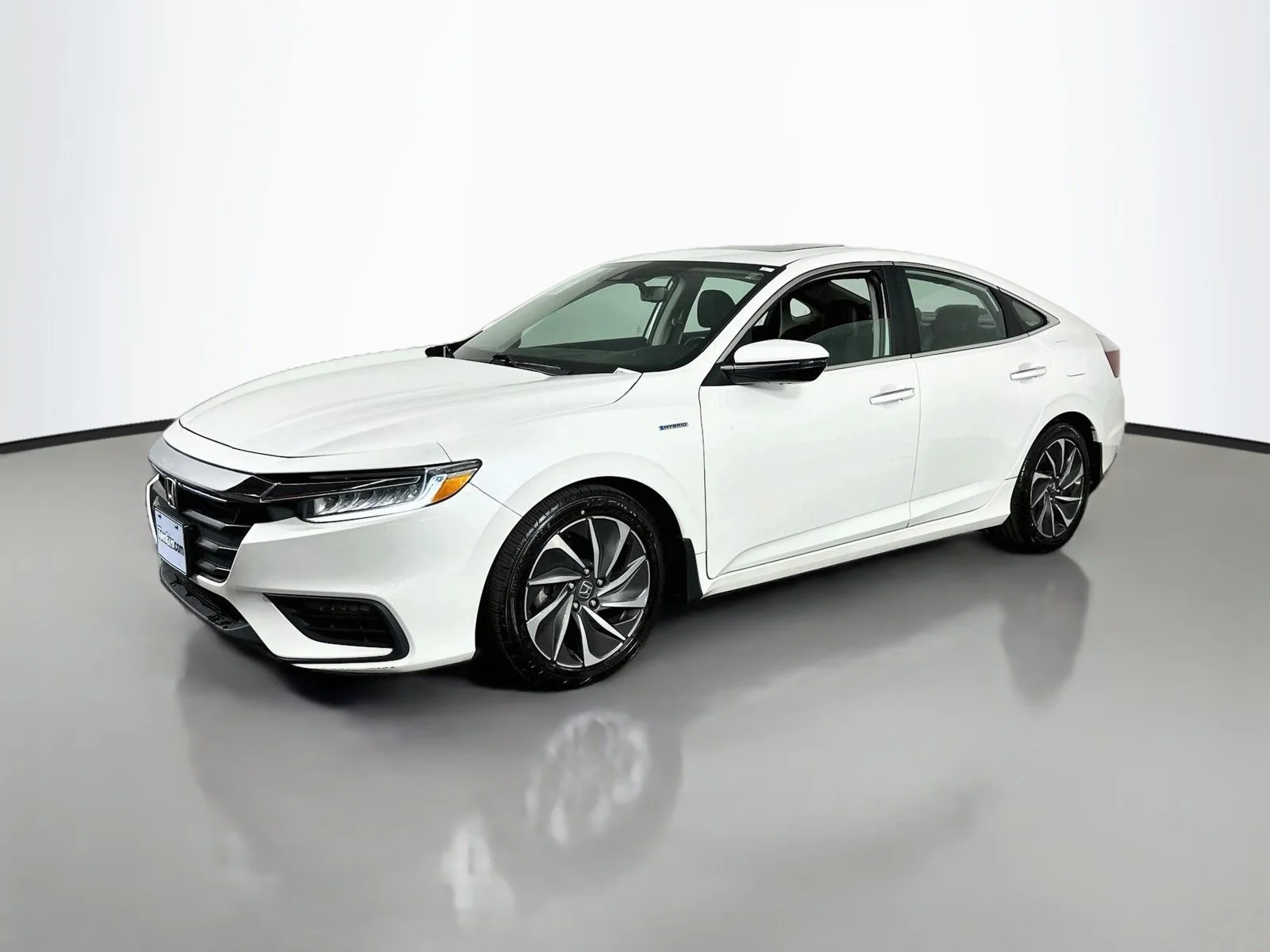 Used 2019 White Orchid Pearl Honda Touring image 3